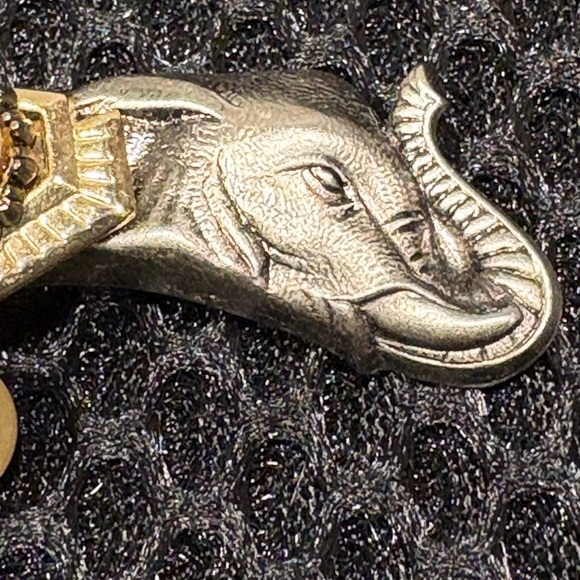 Vintage Elephant Brooch with Faux Pearls - Tribal-Inspired Design - Picture 4 of 8